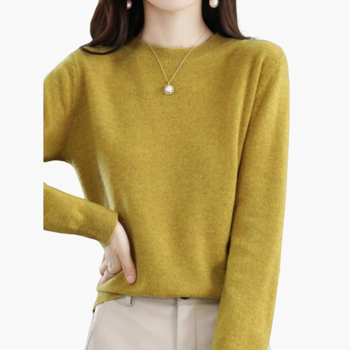 Women’s Chunky Knit Sweater with Long Sleeves and Round Neckline