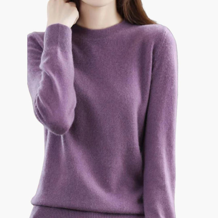 Women’s Chunky Knit Sweater with Long Sleeves and Round Neckline