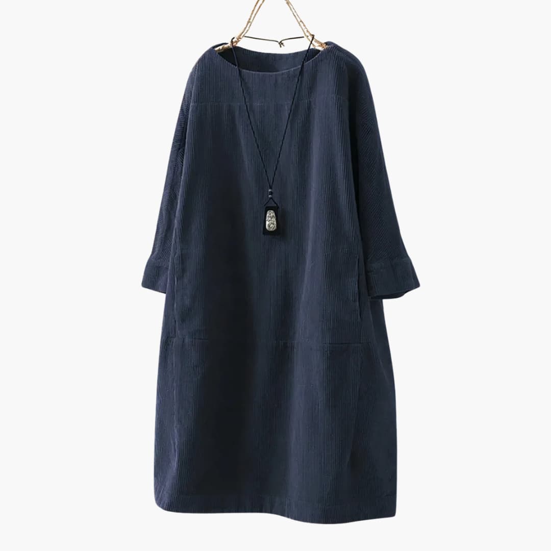 Women’s tunic dress with crew neckline and patch pockets