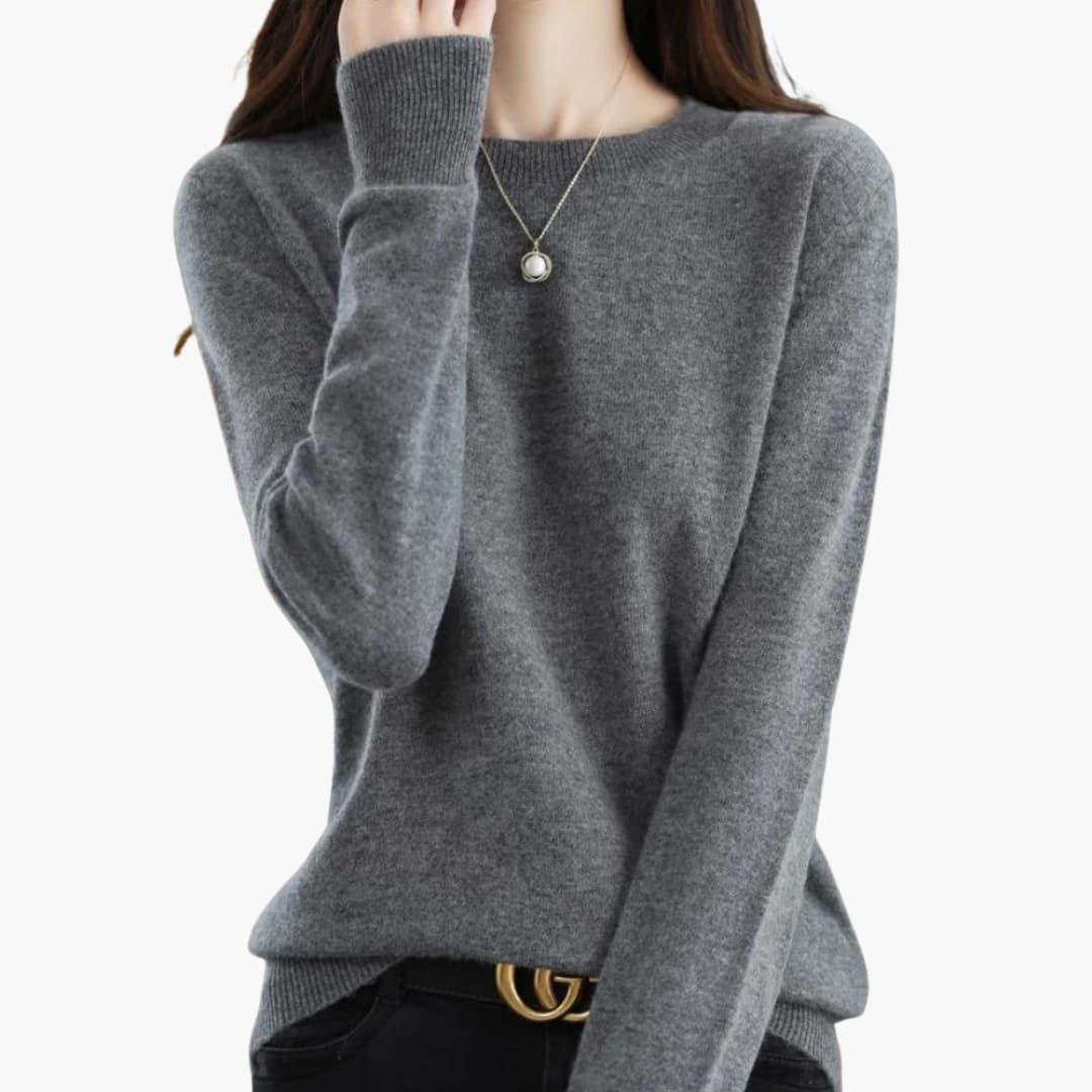 Women’s Chunky Knit Sweater with Long Sleeves and Round Neckline