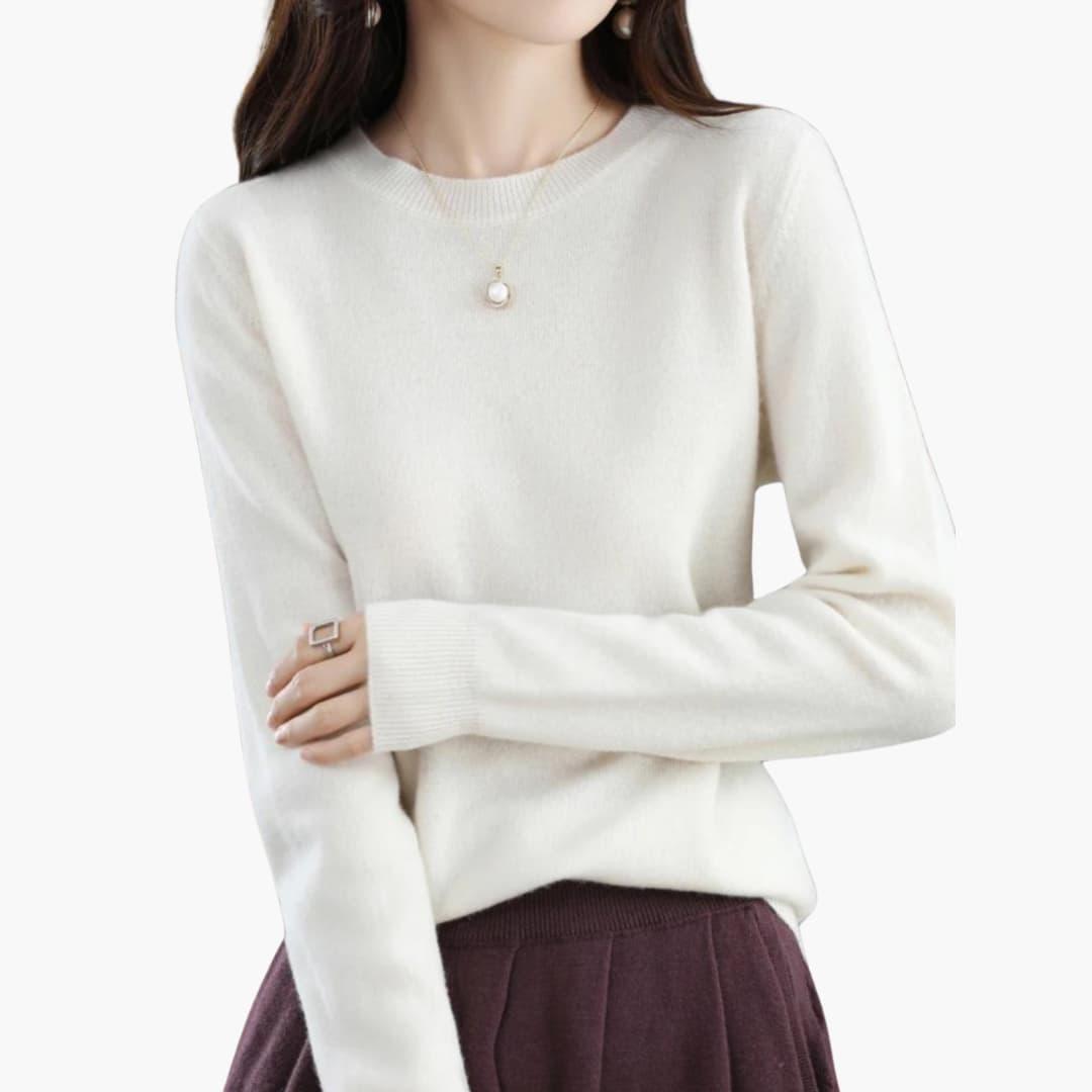Women’s Chunky Knit Sweater with Long Sleeves and Round Neckline