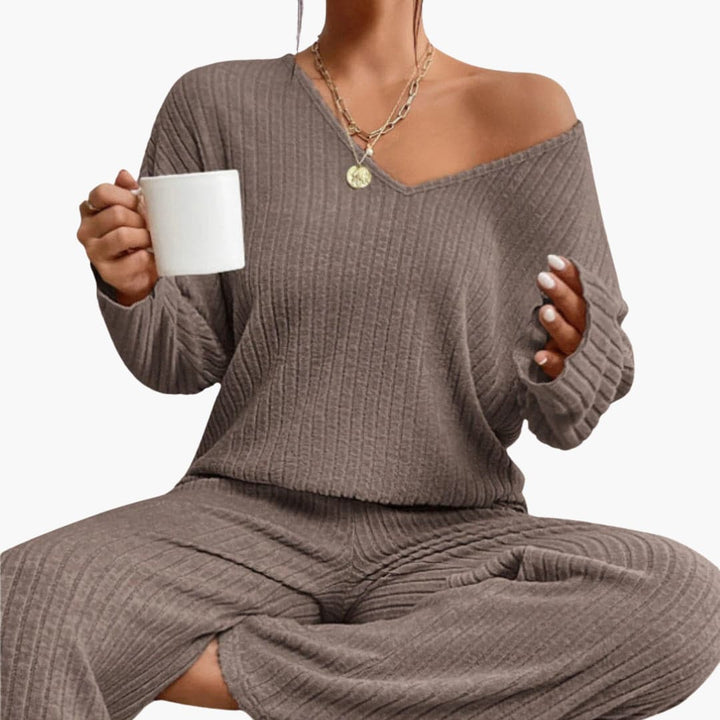 Women’s Knit Loungewear Set with Long Sleeves